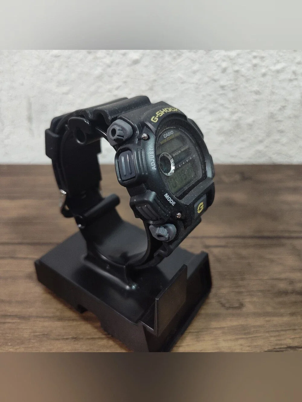 Casio DW9052-1B, G-Shock Chronograph Watch, Resin Band, Alarm, 200 Meter WR. New